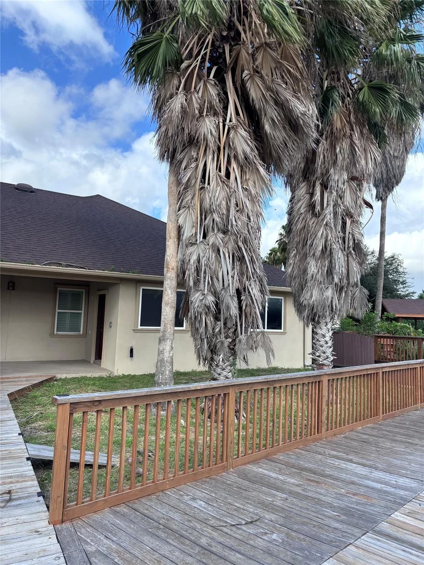 Photo of 1001 Harbor Lane