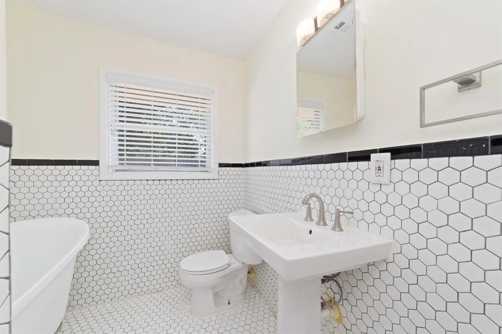 Photo of 6234 Shadow Crest Street