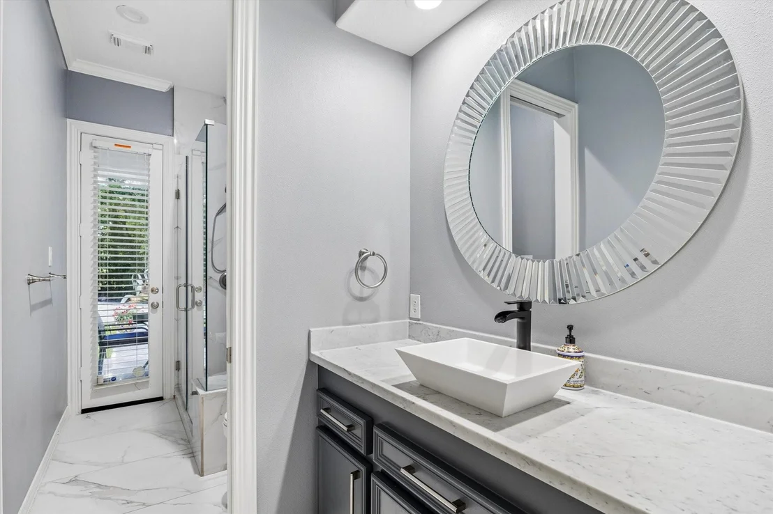 Photo of 35 N Regent Oak