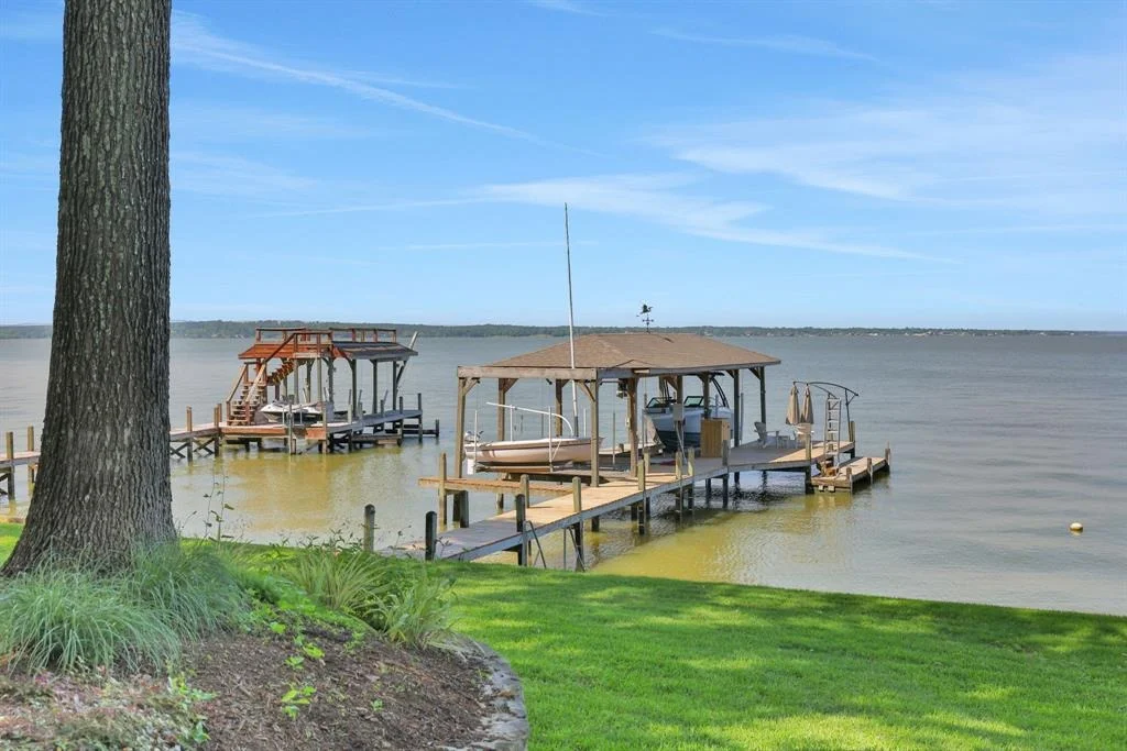 Photo of 251 Lake Oaks Boulevard