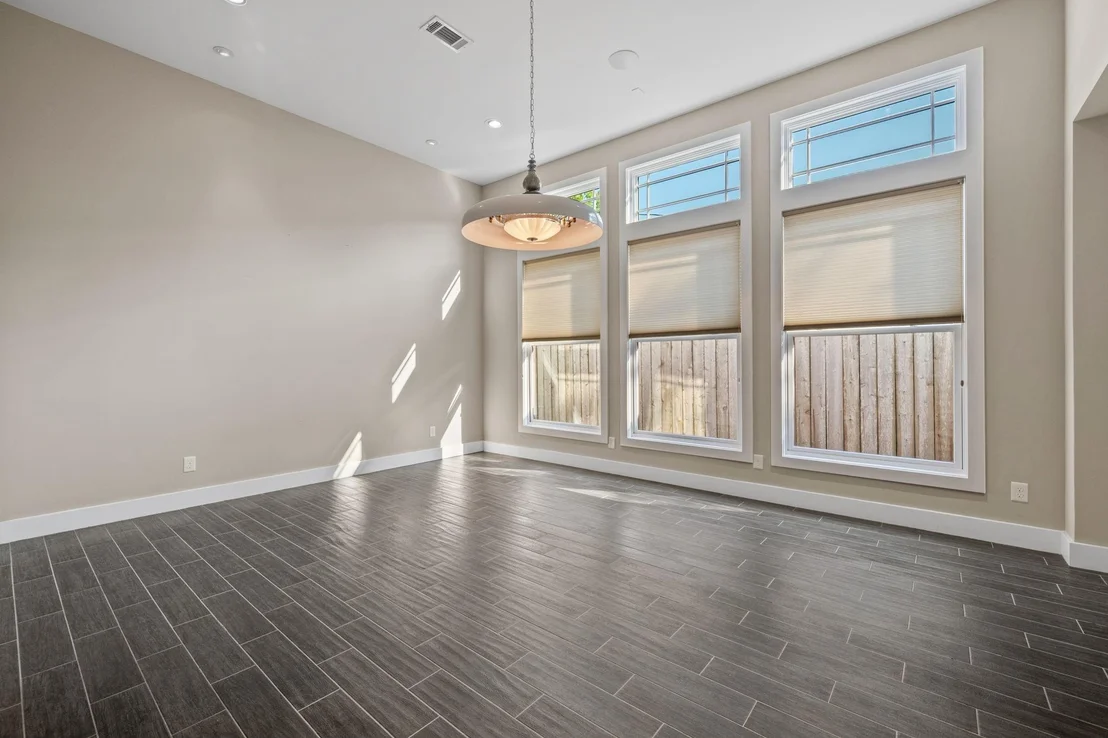 Photo of 2120 White Oak Drive