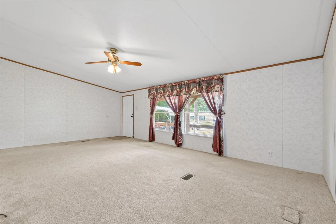 Photo of 121 E Oak Shadows