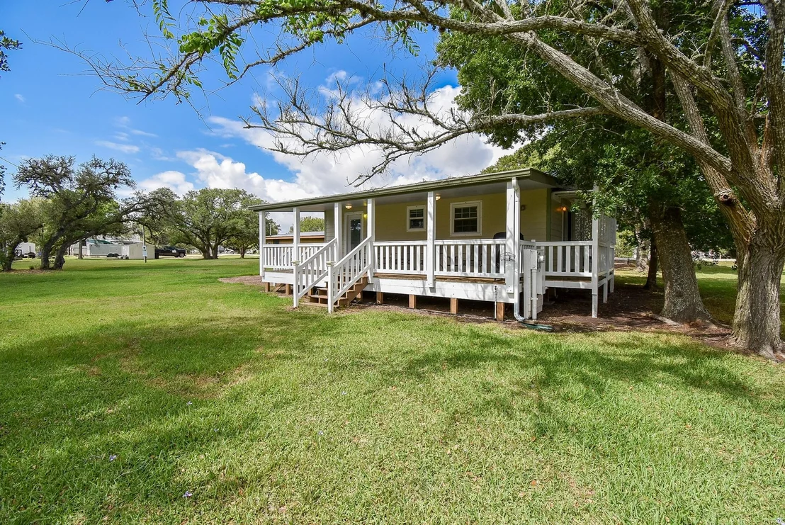 Photo of 1678 Bayview Drive