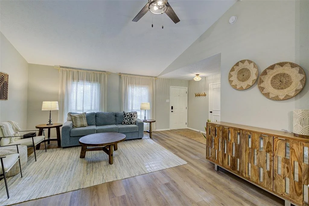 Photo of 2650 Lark Lane