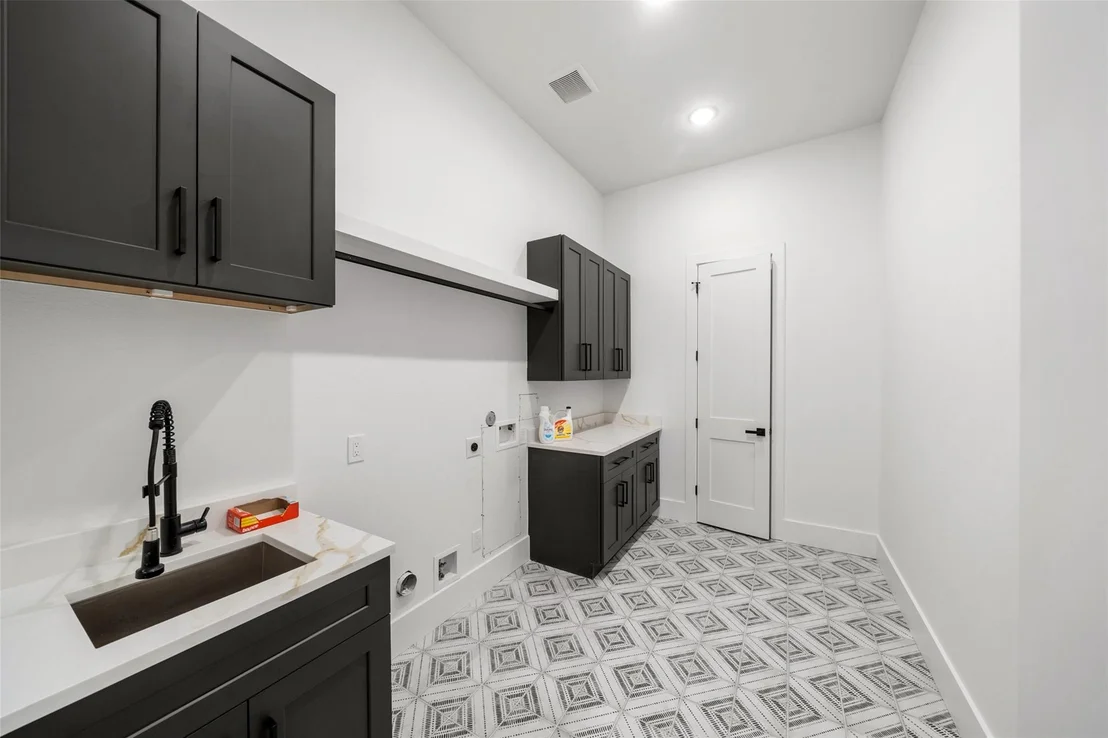 Photo of 258 Pinerock Lane