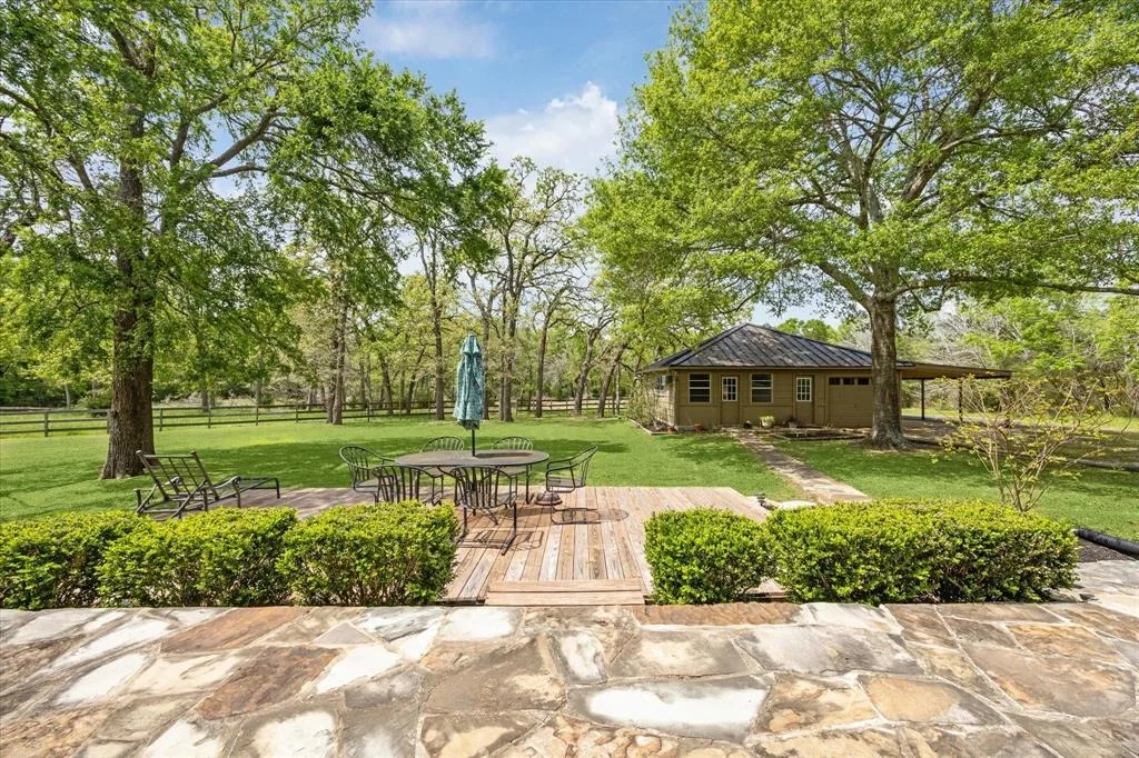 Photo of 575 Oak Meadow Road
