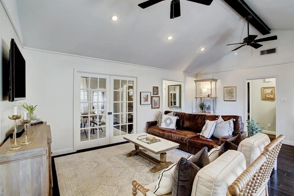 Photo of 1027 Chamboard Lane