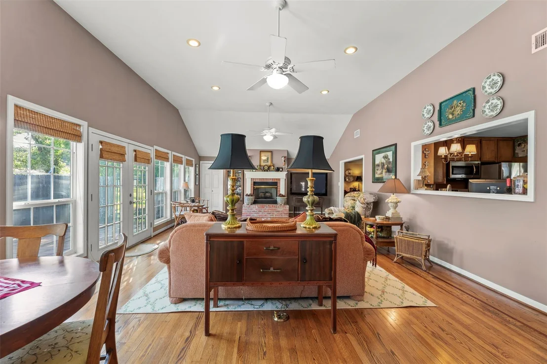 Photo of 815 Merry Lane