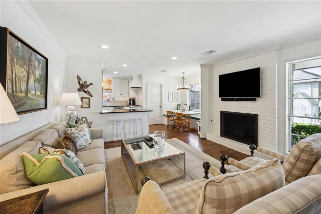 Photo of 8014 Meadowbriar Lane