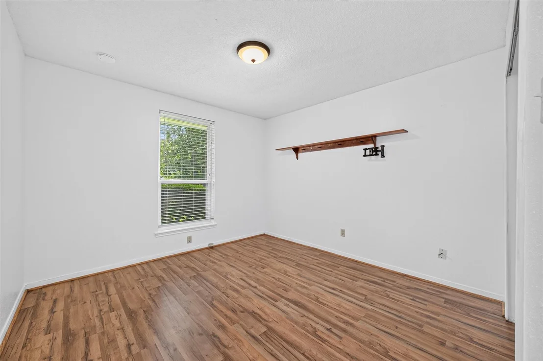Photo of 17531 Crestline Road