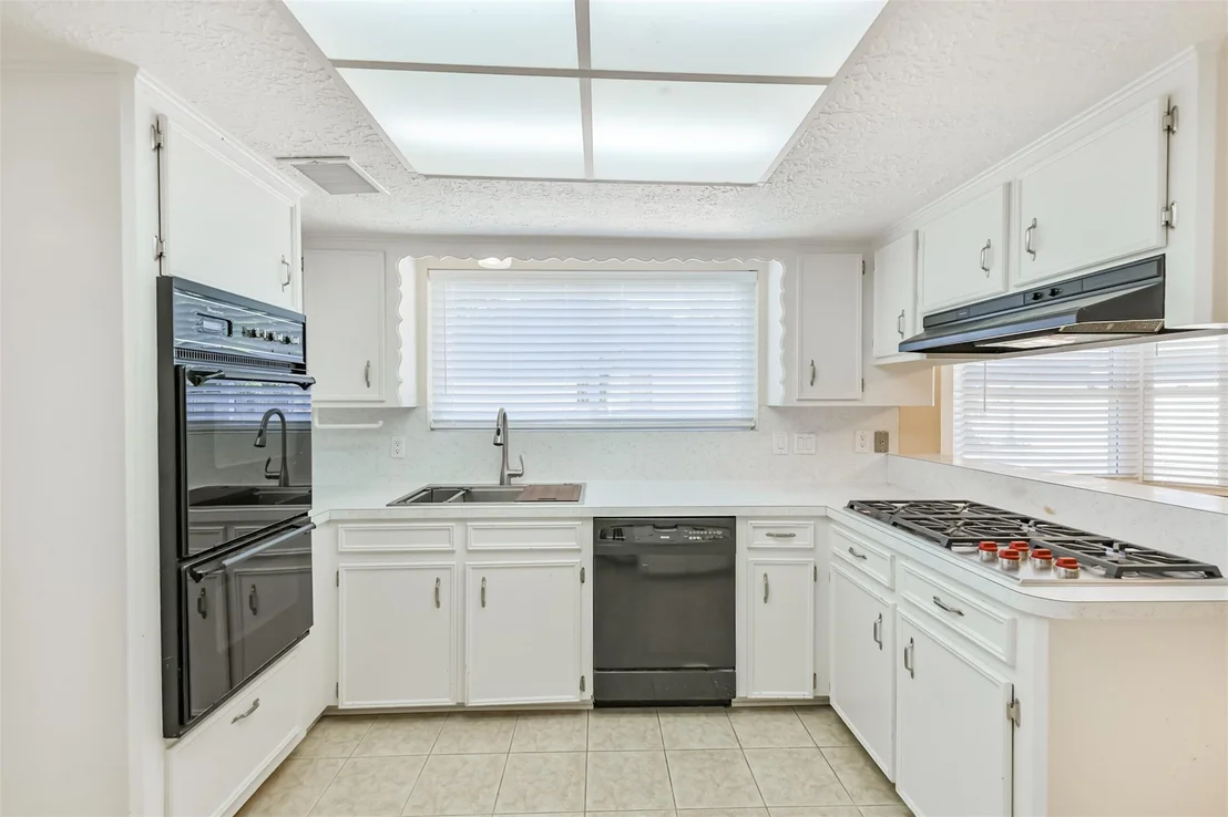 Photo of 9314 Roos Road