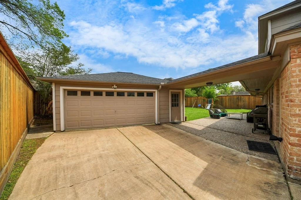 Photo of 415 Lakeside Estates Drive