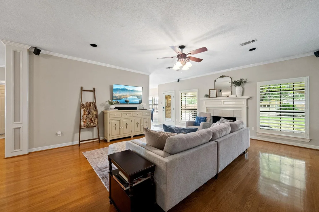 Photo of 302 River Oaks Drive