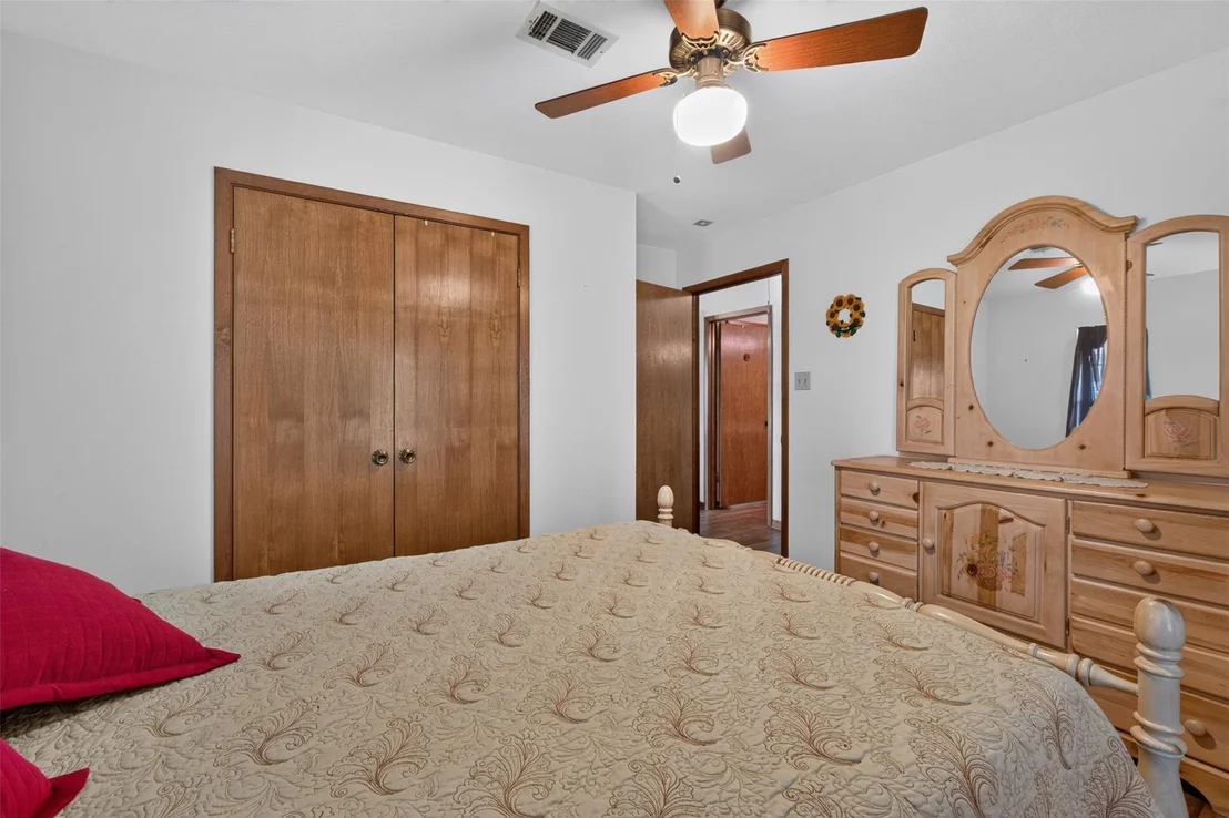 Photo of 281 Lakeshore N