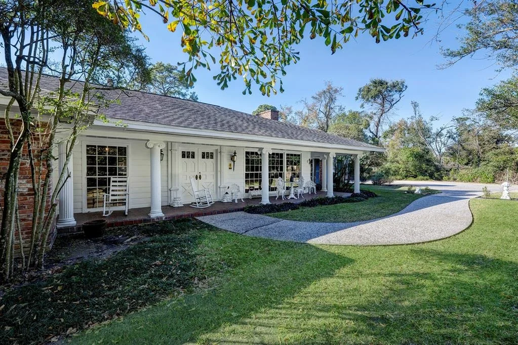 Photo of 5 E Rivercrest Drive