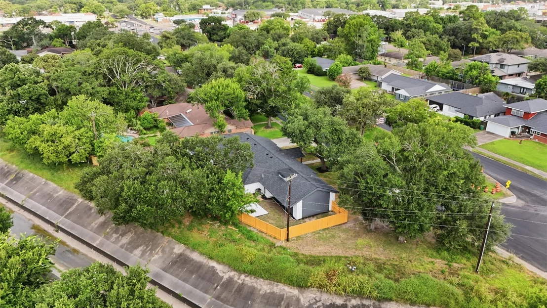 Photo of 4829 Willowbend Boulevard