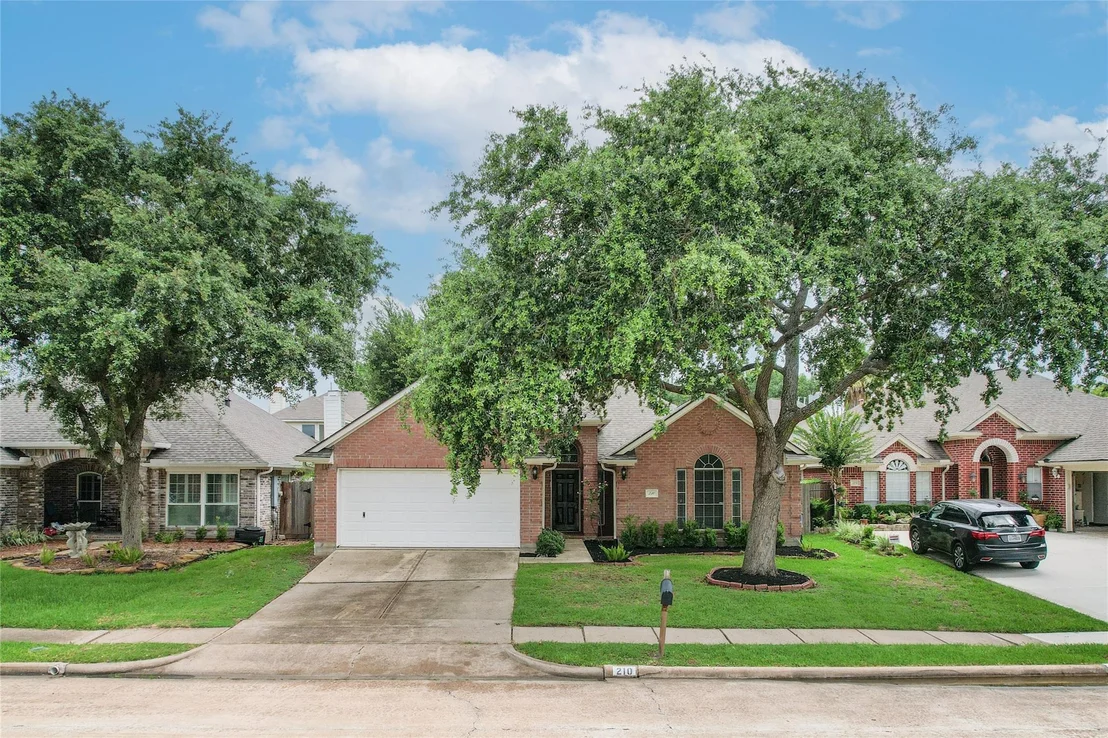 Photo of 210 Leisure Drive
