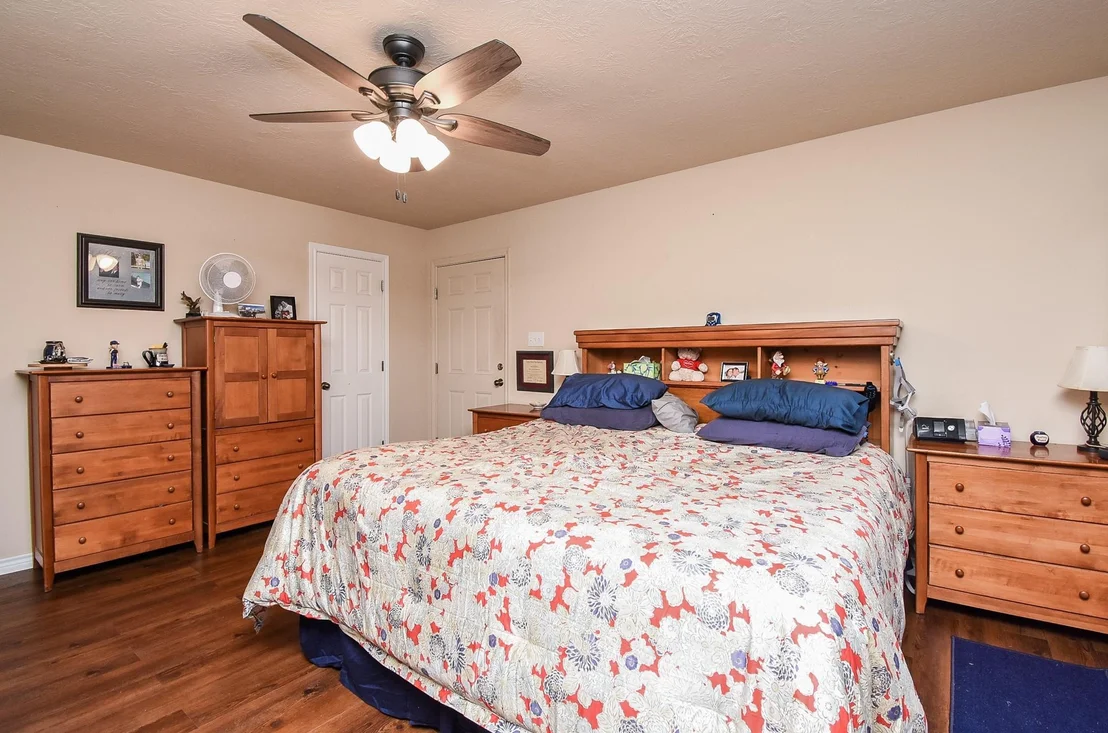 Photo of 16 Peggy Street E