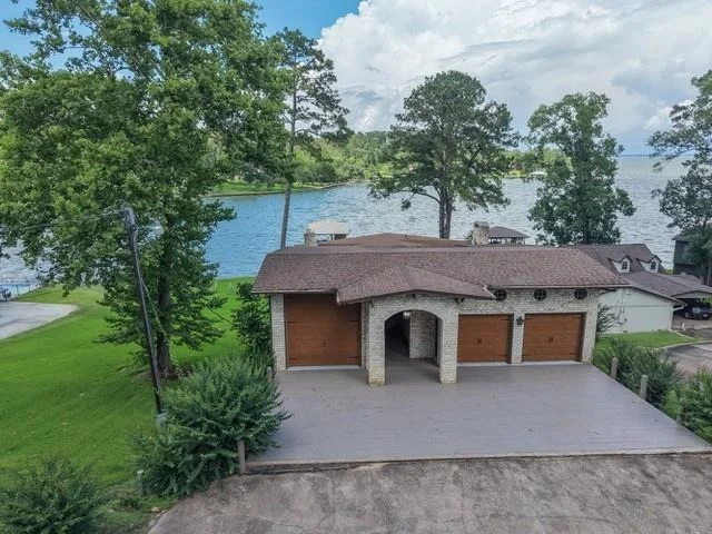 Photo of 121 Holiday Lane