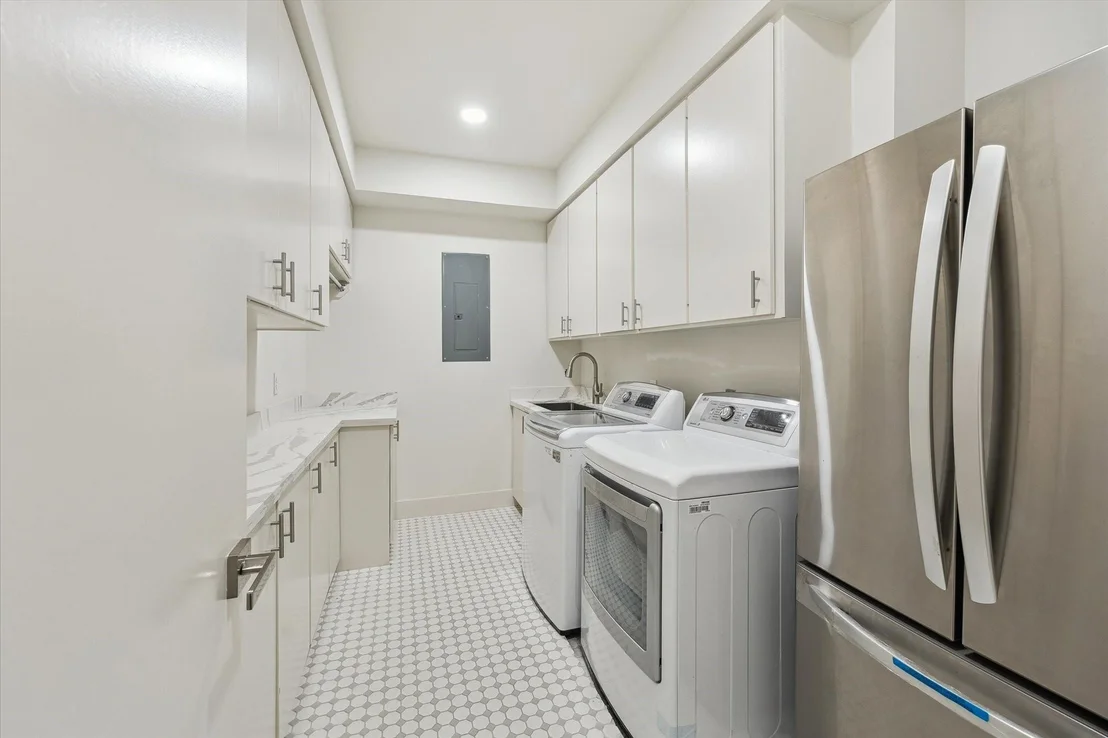 Photo of 6348 Vanderbilt Street