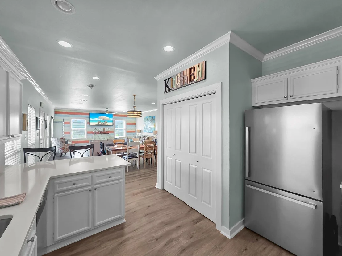 Photo of 962 Surfside Drive