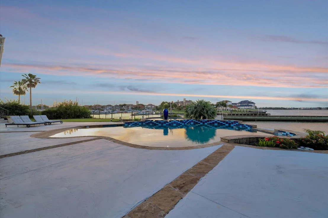 Photo of 2240 Marina Way