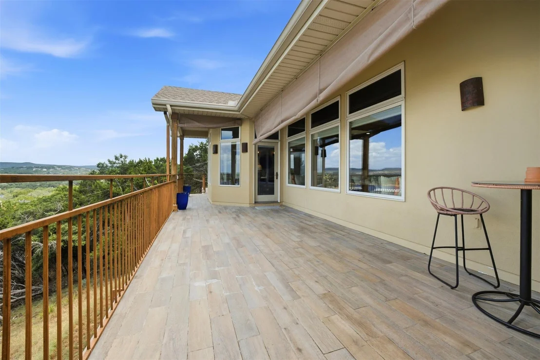 Photo of 6103 Lakeshore Drive