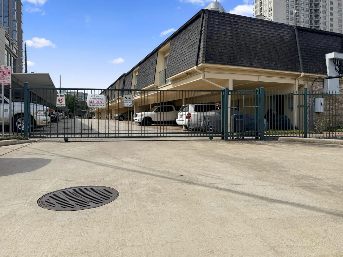 Photo of Unit 75 at 800 Post Oak Boulevard