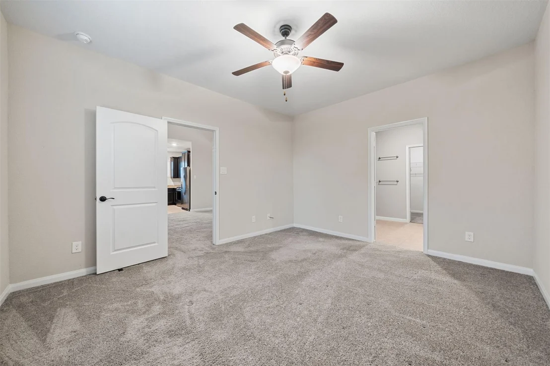 Photo of 8985 Oval Glass Street