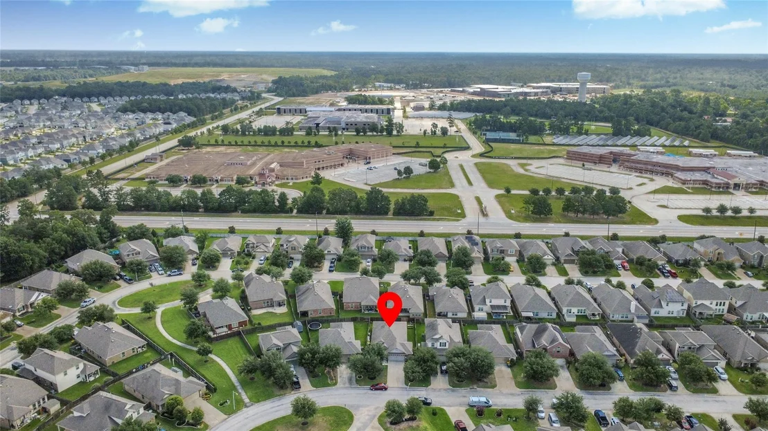 Photo of 652 Maple Point Drive E
