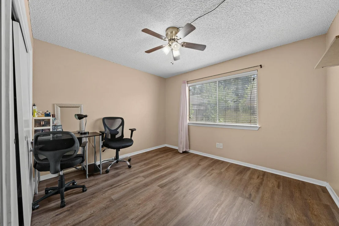 Photo of 16715 Britford