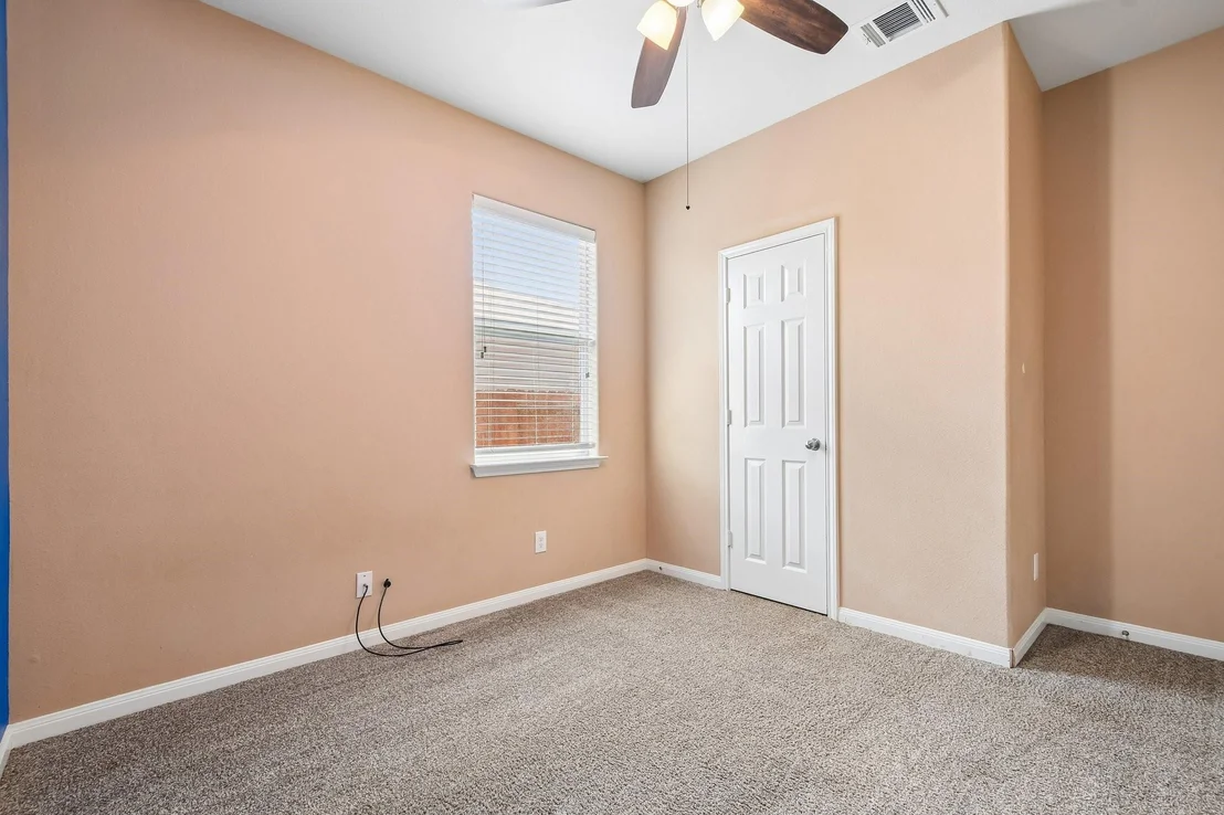 Photo of 128 Robertson Lane