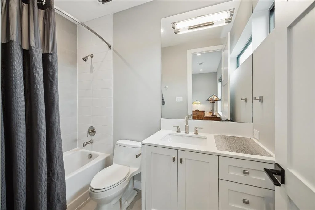 Photo of 2535 White Oak Drive