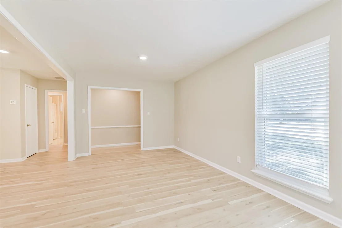 Photo of 9314 Roos Road