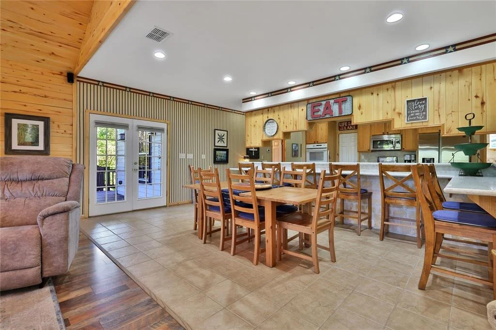Photo of 120 Lake Oaks Boulevard