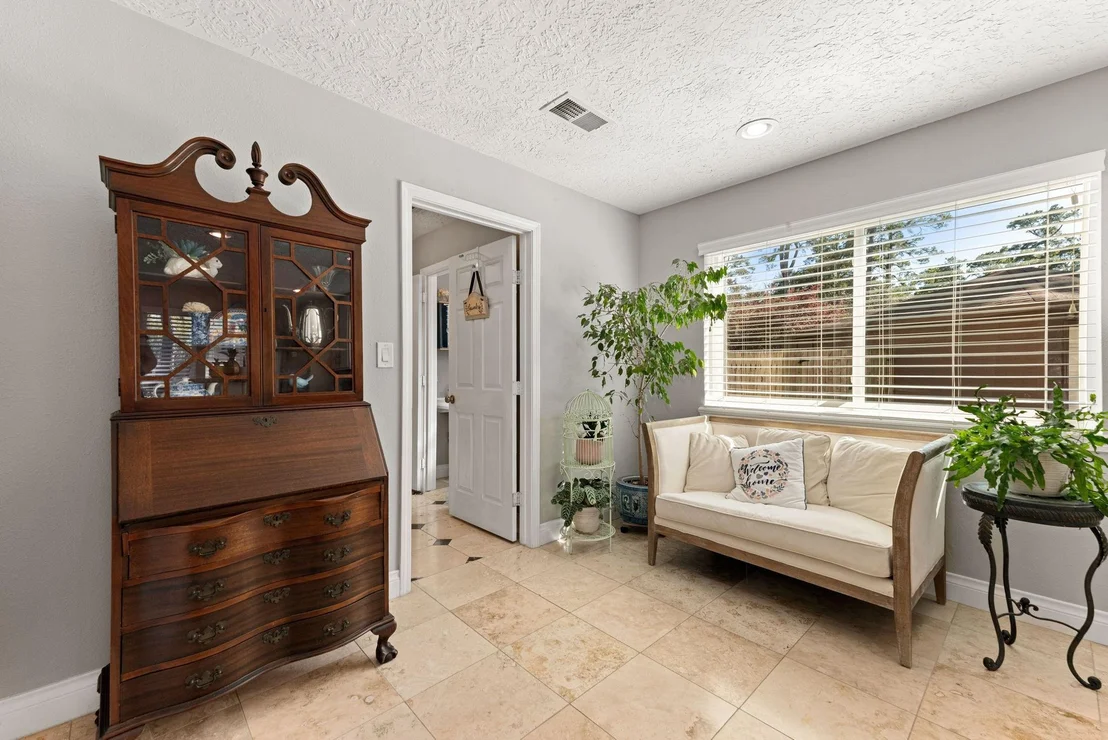 Photo of 8207 Colonial Oaks Lane