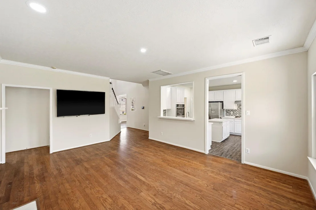 Photo of 215 Crabapple Drive