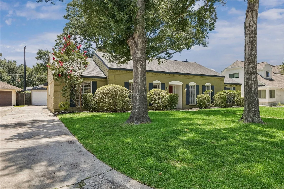 Photo of 11423 Valley Spring Drive