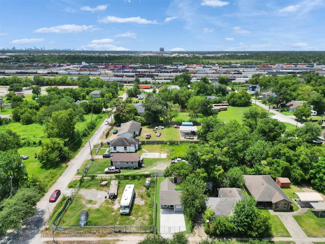 Photo of 5603 N Wayside Drive