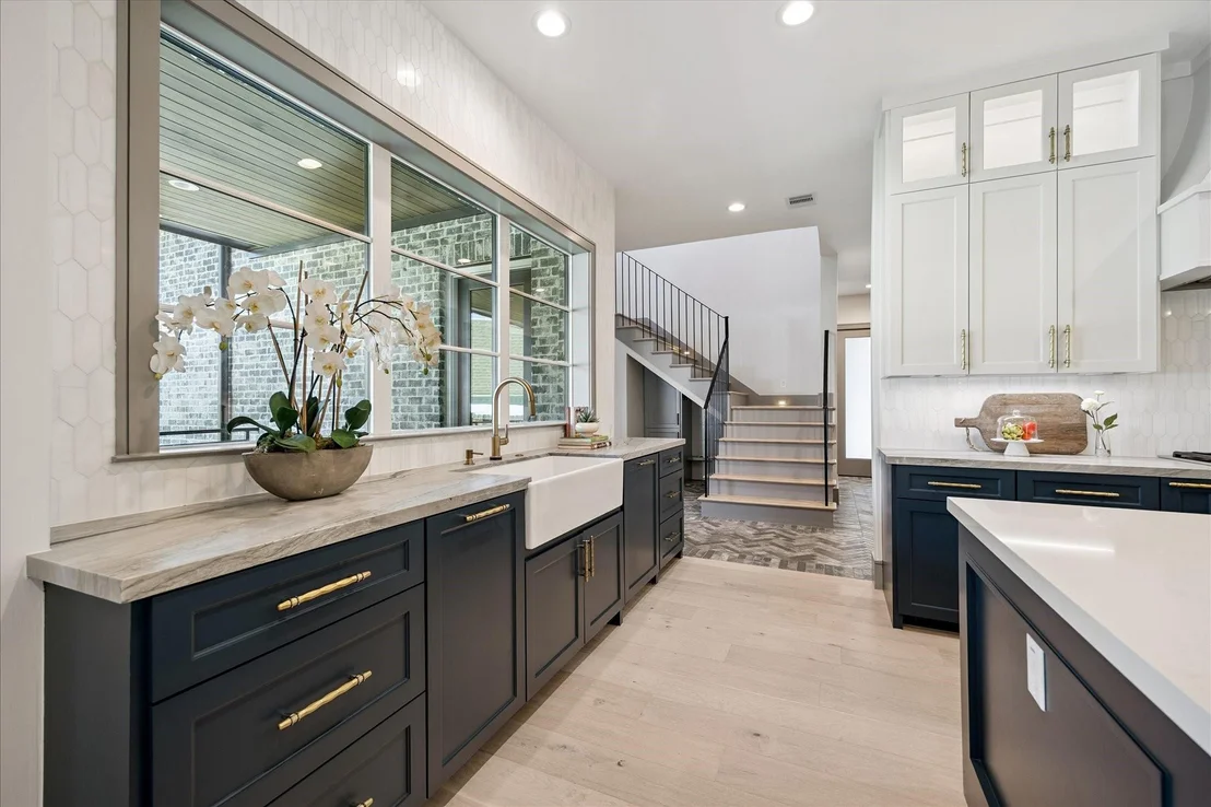 Photo of 526 Stoneleigh Drive