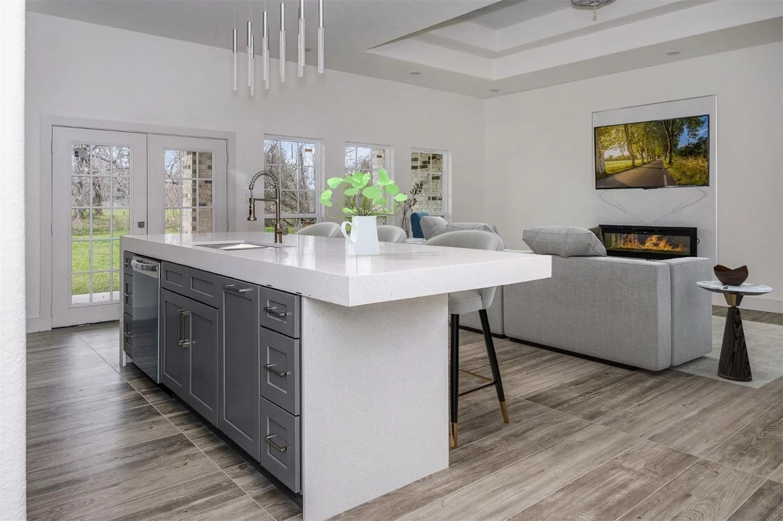 Photo of 2291 Riverside Drive