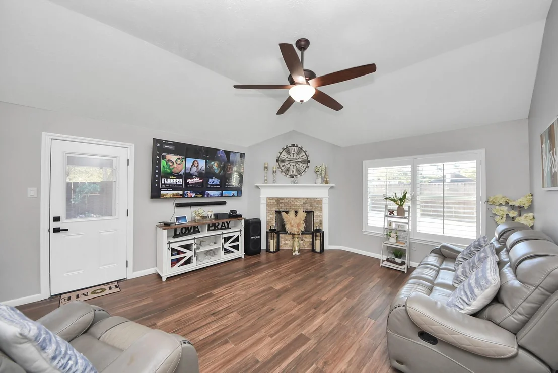 Photo of 6115 Pine Lakes Drive