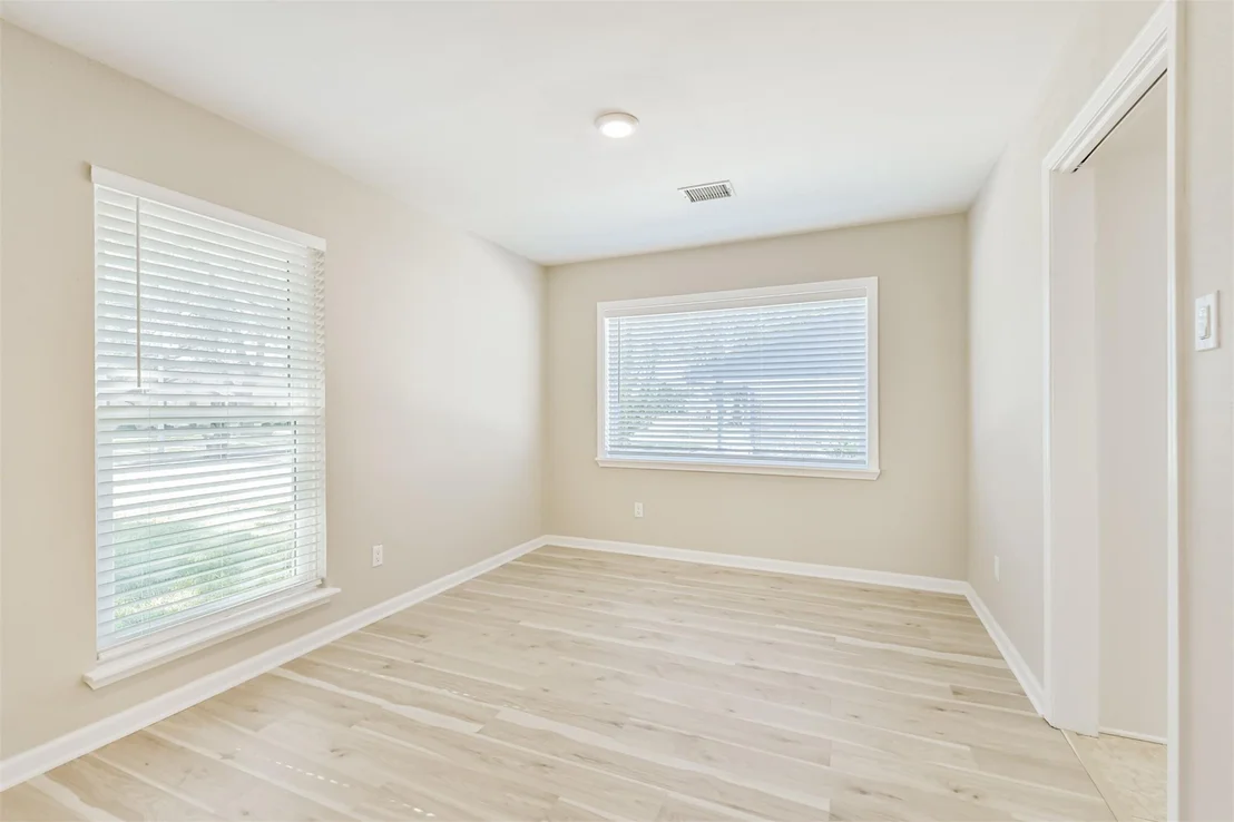 Photo of 9314 Roos Road