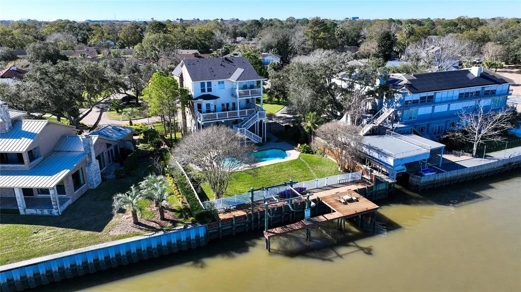 Photo of 18607 Upper Bay Road Road