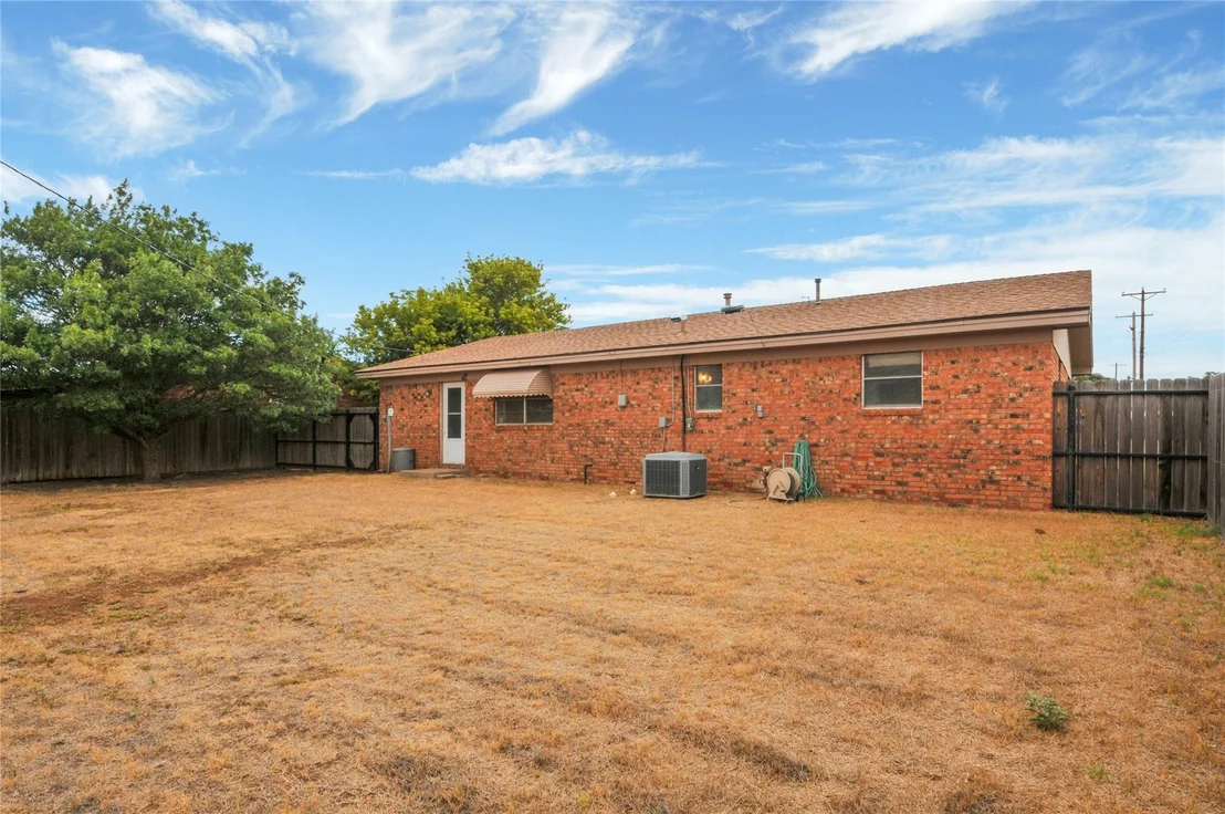 Photo of 802 Ridgelea Drive