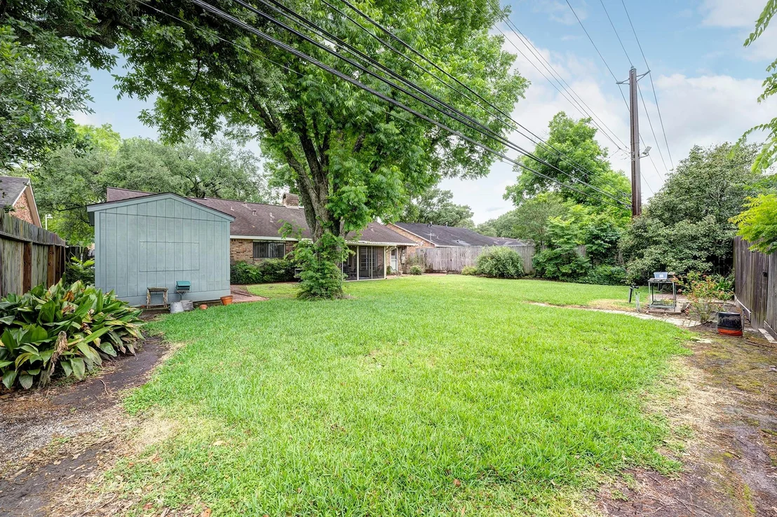 Photo of 5922 Willowbend Boulevard
