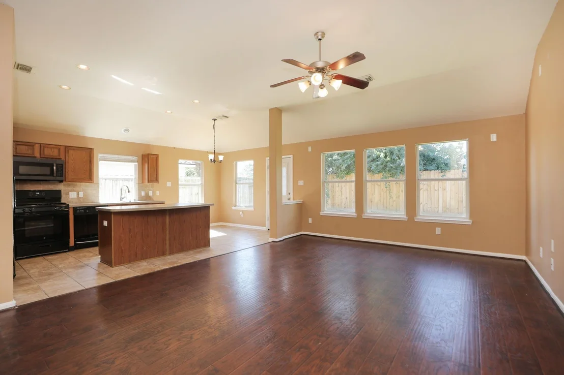 Photo of 21807 Saragosa Pond Lane