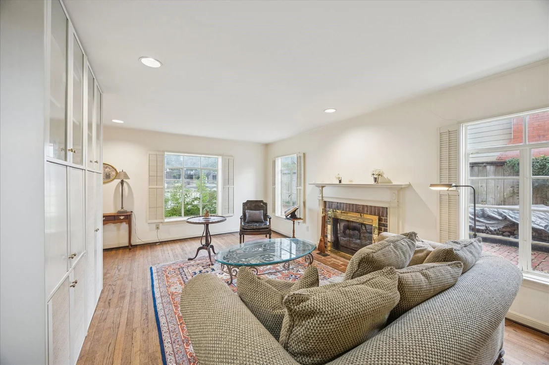 Photo of 914 S Shepherd Drive