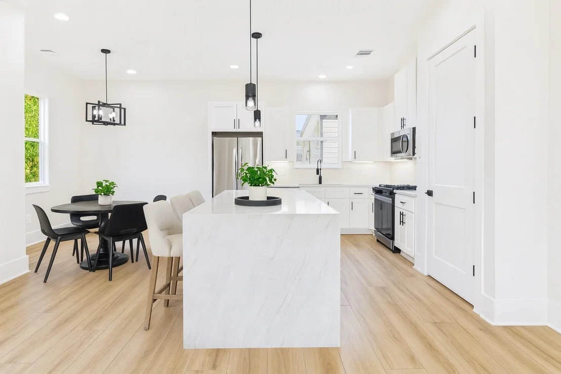 Photo of 4504 Robertson