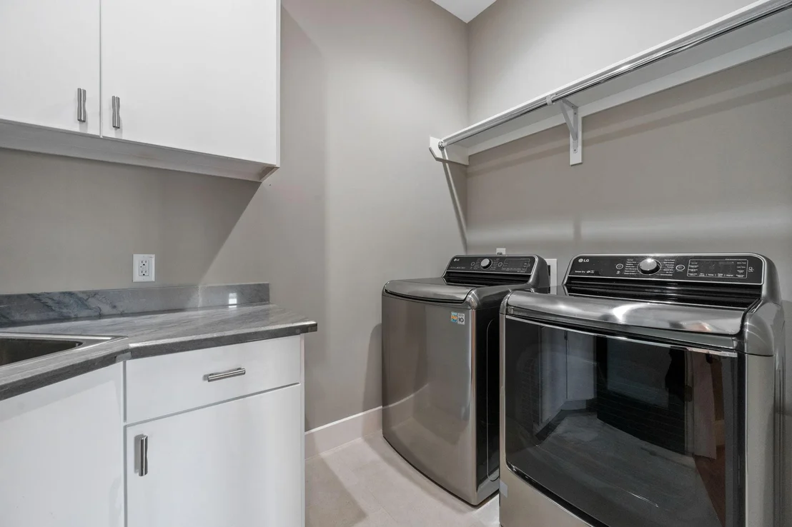 Photo of 2120 White Oak Drive